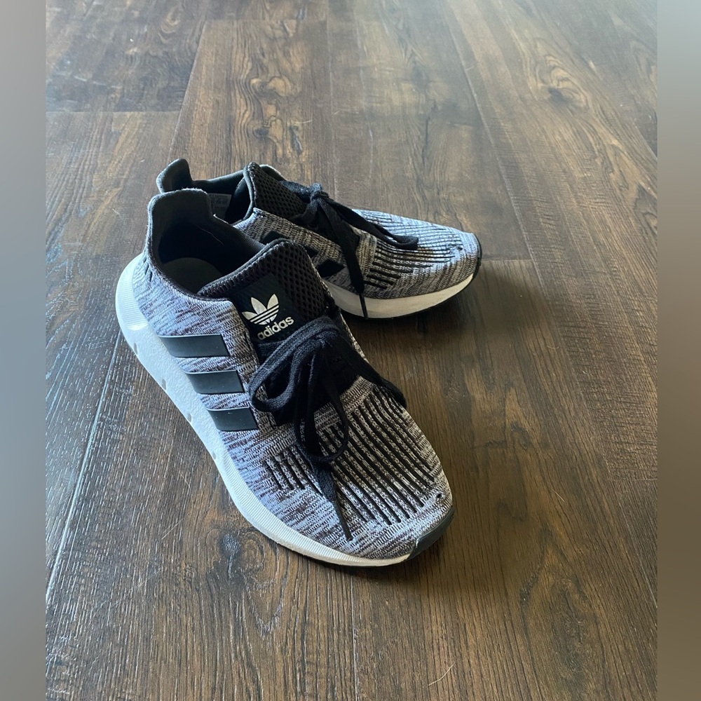 adidas swift run 1.0 athletic running black white modern shoes 3.5Y women’s 5